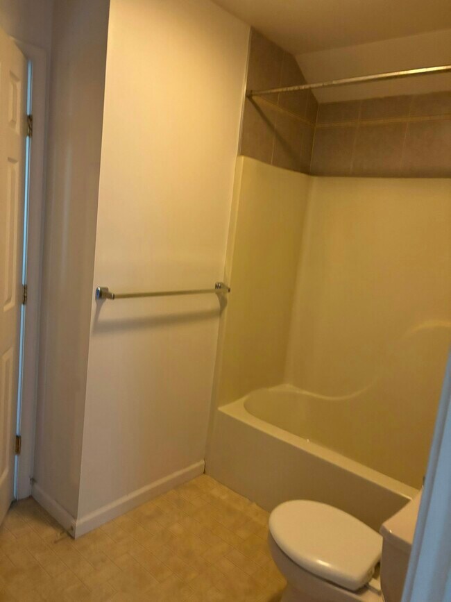 Building Photo - 108 Glen Combe Cir