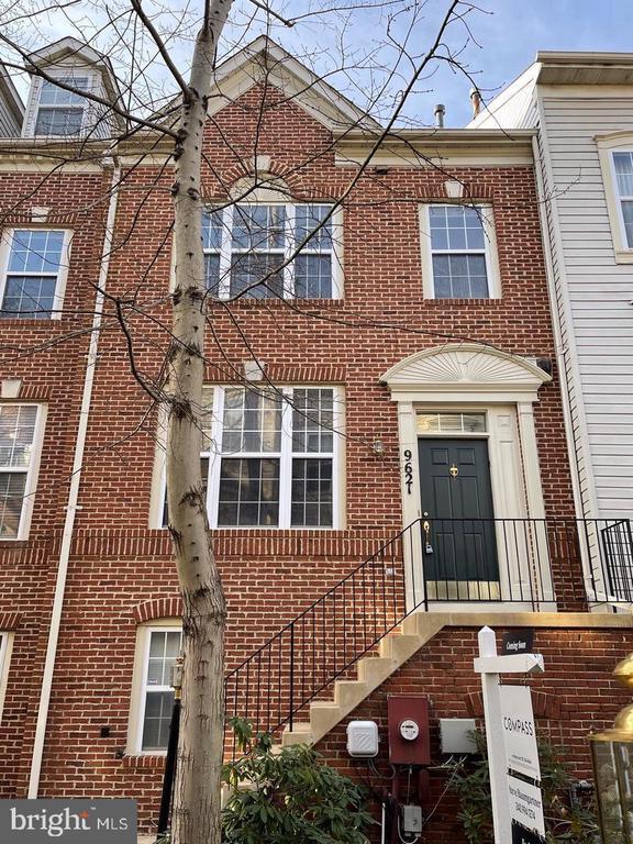 Building Photo - 9621 Athens Pl