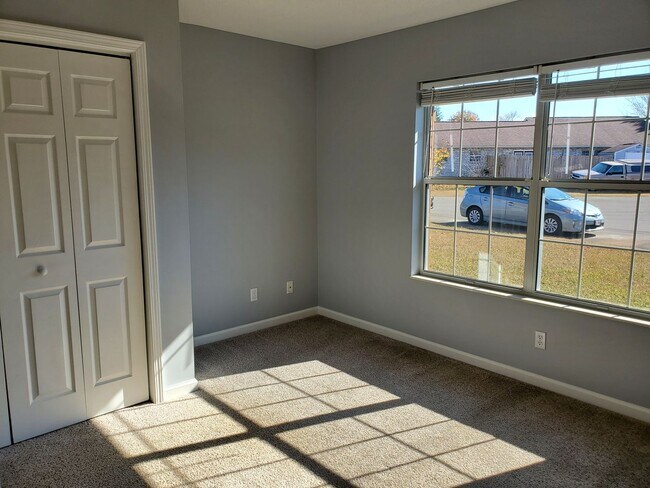 Building Photo - Maryville 37804 - 3 bedroom, 2 bedroom home - Call Karen Robertson (865) 454-7626