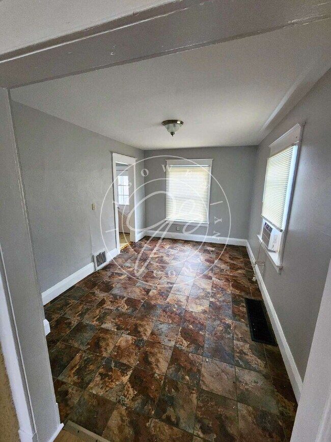 Building Photo - 2 story 3 bed with updates! Move in and ca...