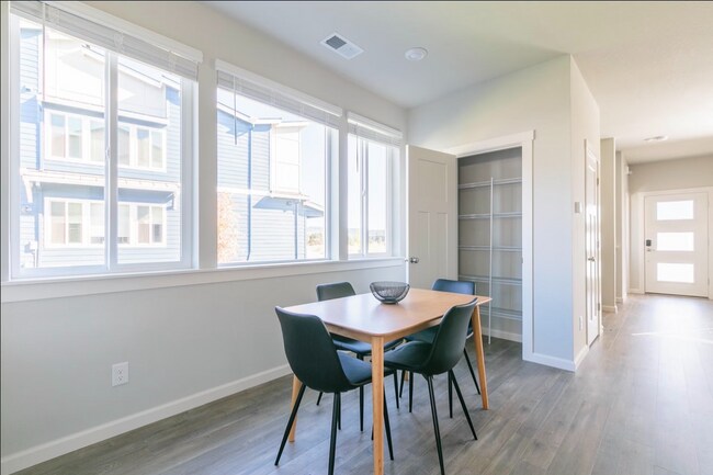 Building Photo - 7743 SE Kinnaman St