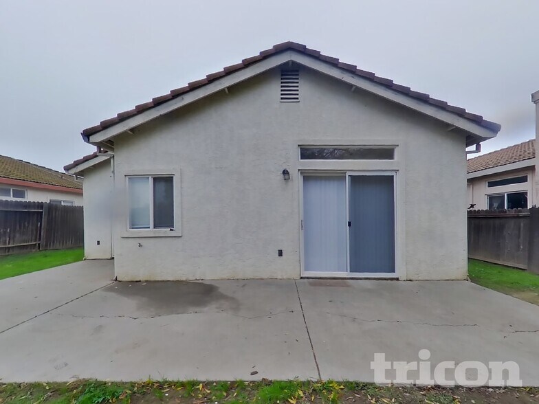 Building Photo - 408 Falcon Dr