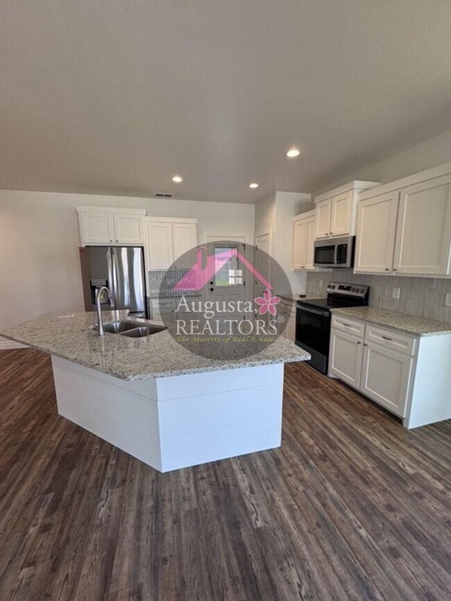 Building Photo - Sawdust Duplex