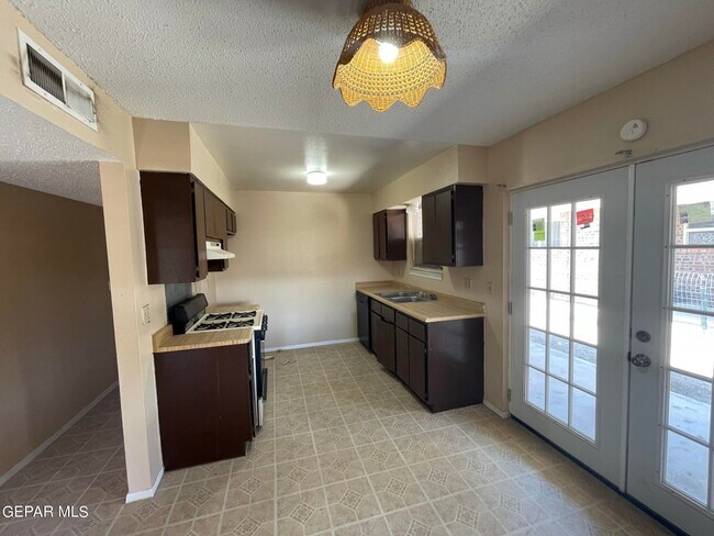 Building Photo - 2849 Beachcomber Dr