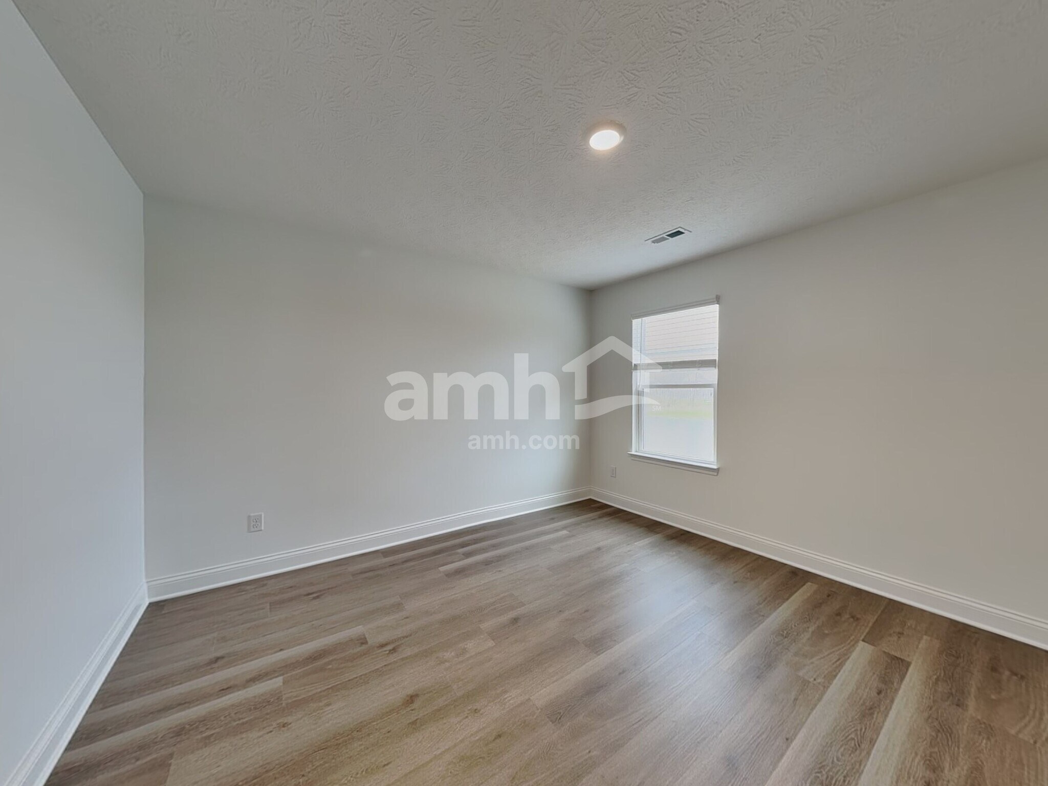 Building Photo - 9076 Henley Ave