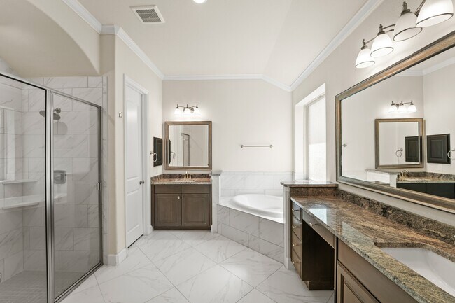 Building Photo - 9339 Fairfield Oaks Ln