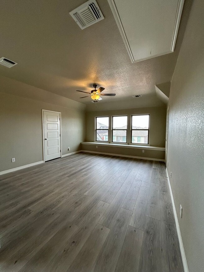 Building Photo - Beautiful on Boise Drive!