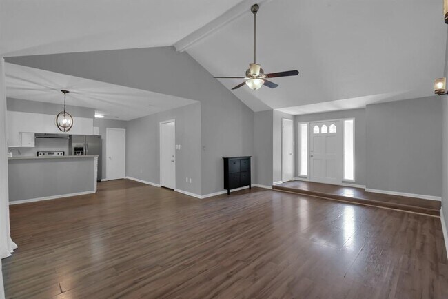 Building Photo - 156 Greenleaf Ln