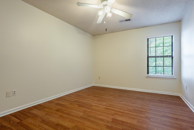 Building Photo - 110 Barksdale Ct