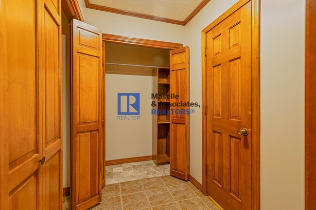 Building Photo - 3 Bed/2.5 Bath in Brookwood Subdivision