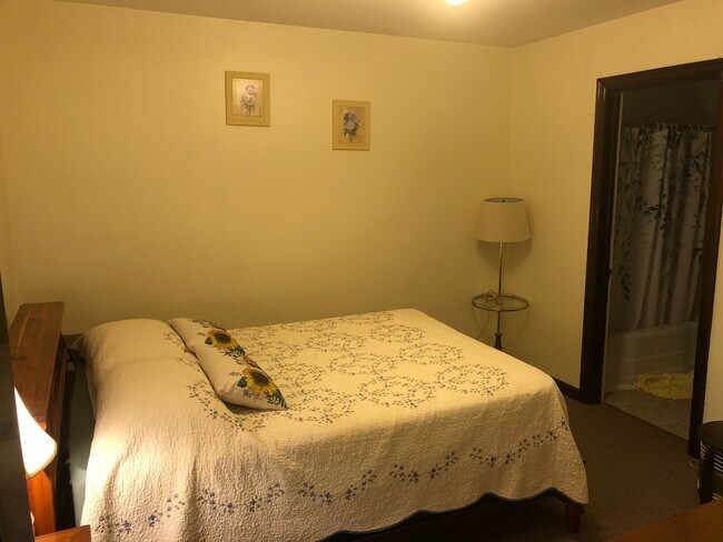 Bedroom photo 1 - 118 E Washington St