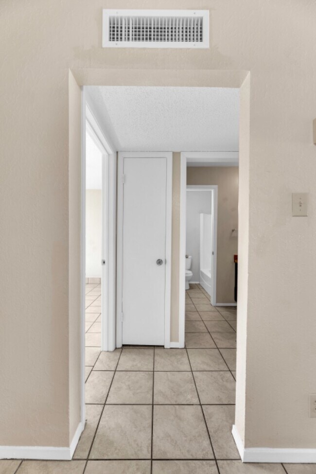 Building Photo - 3300 Hayes Ave