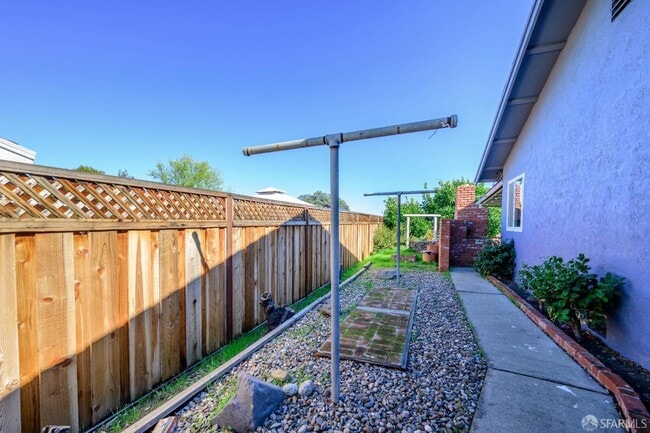 Building Photo - 4301 Hillview Dr