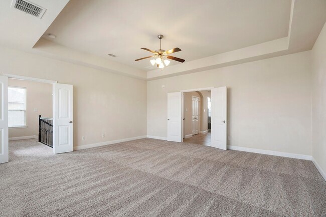 Building Photo - 2640 Venice Dr