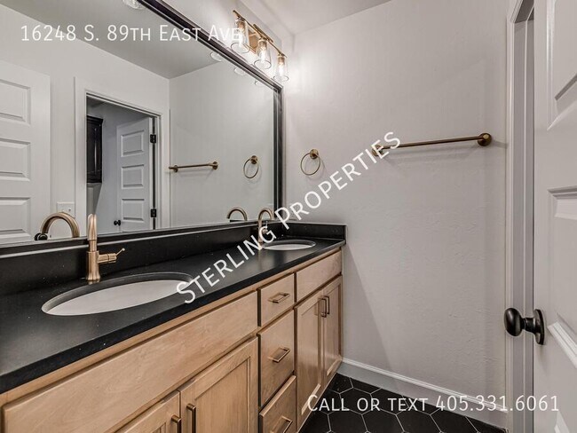 Building Photo - 16248 S 89th E Ave