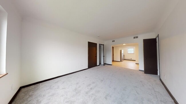Building Photo - Parma - 2 Bedroom - 3rd Floor Unit