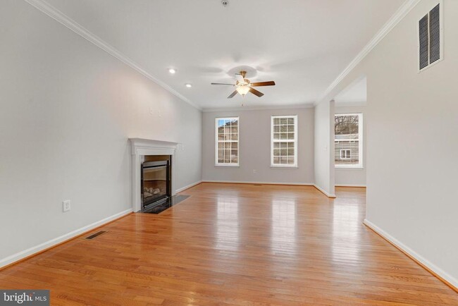 Building Photo - 609 Tebbston Dr