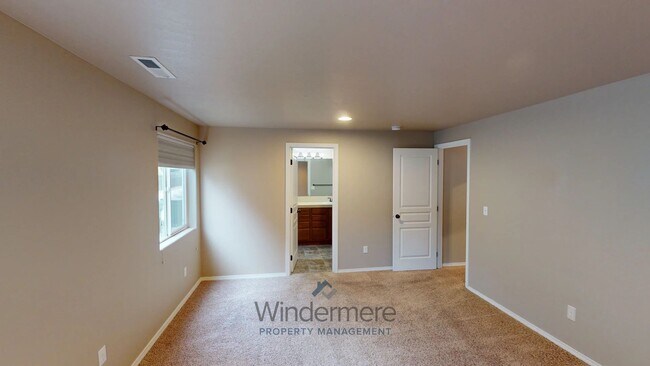 Building Photo - 247 Chapra St