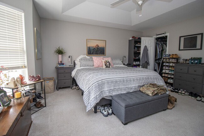 Building Photo - Spacious 3BR in Myers Creek – Fenced Yard, Workshop w/ Electricity & Bright Open Living!