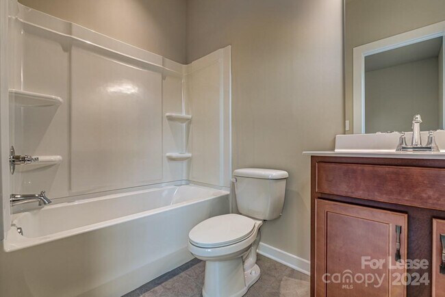 Building Photo - 2209 Silver Cres Dr