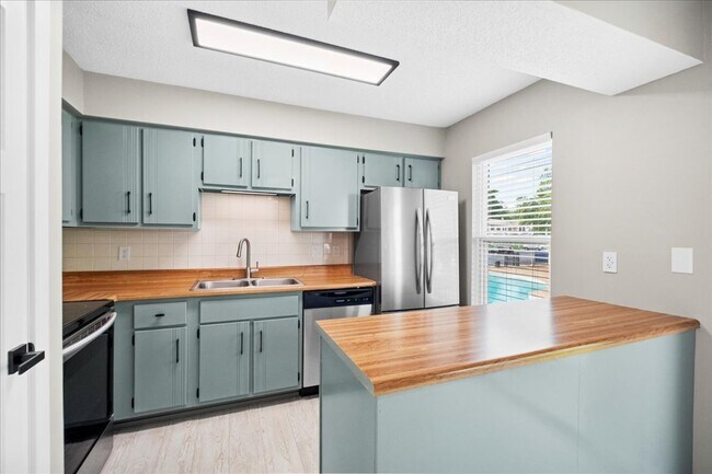Building Photo - 779 Boca Raton Dr
