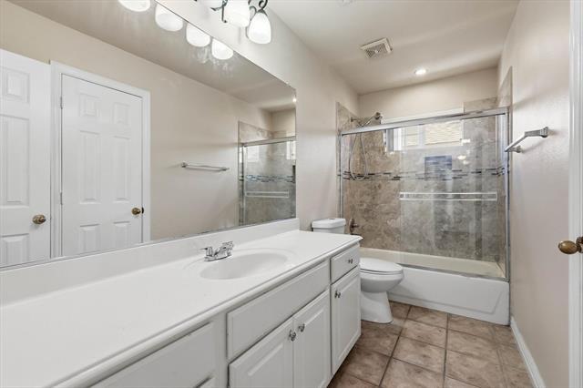 Building Photo - 4433 English Oak Dr