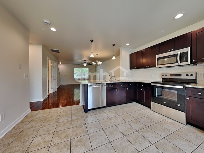 Building Photo - 423 Seabreeze Drive