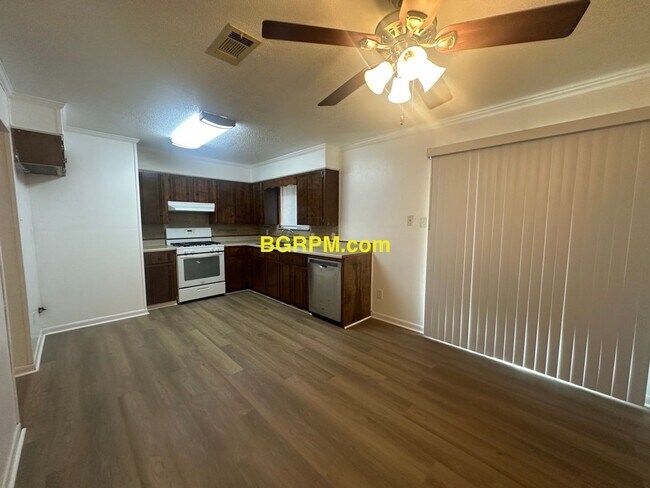 Building Photo - 3 BD 1 BA