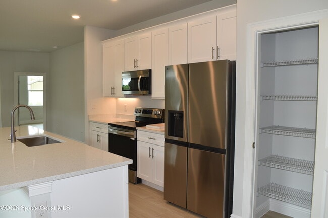 Building Photo - 406 Grove Ln