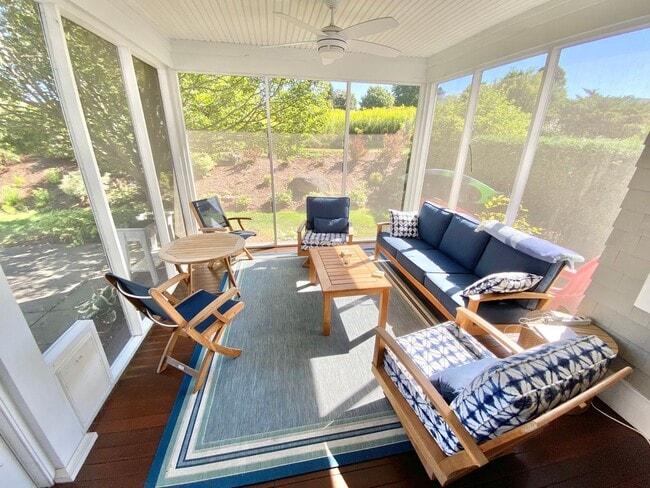 Building Photo - 3 Bedroom Home South Burlington Available ...
