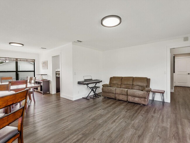 Building Photo - 1350 C Rd