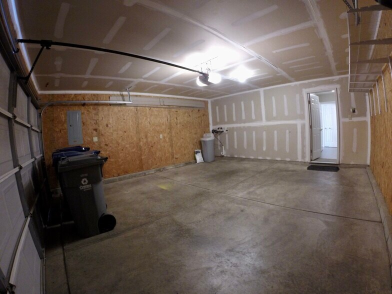 Garage - 10223 Cumberland Pointe blvd