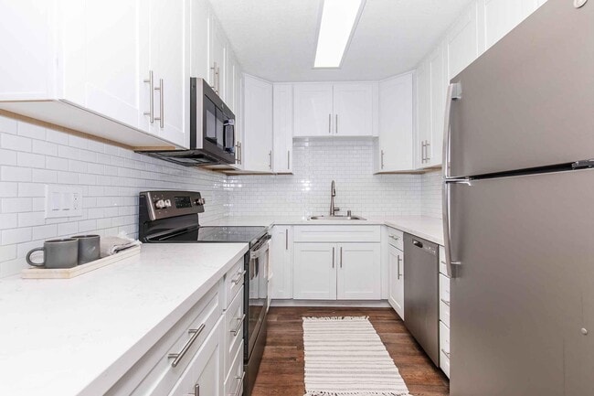 Building Photo - Ladera Woods