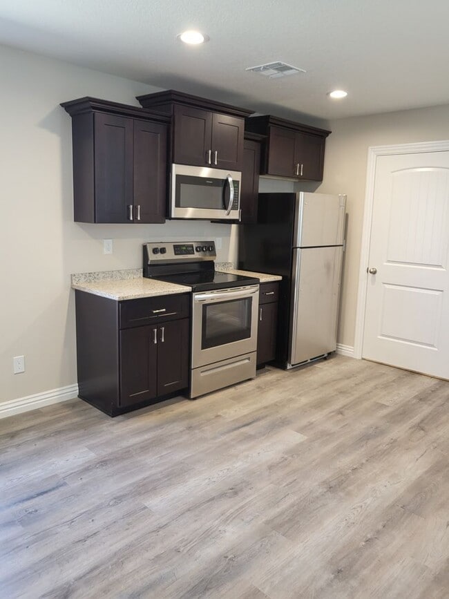 Building Photo - 3 bedroom, 2 bath house in Webb City!