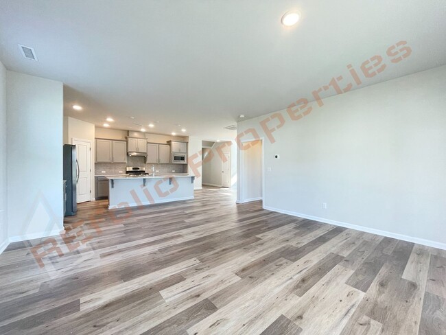 Building Photo - Beautiful 4 Bedroom 2.5 Bathroom Home w/ G...