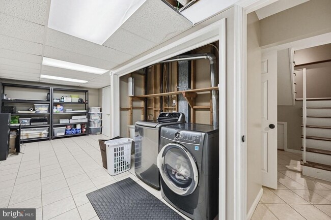 Building Photo - 2506 Pinoak Ln