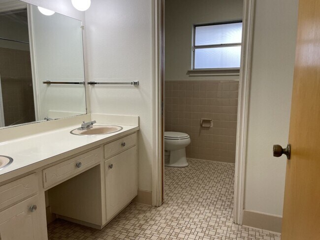 Building Photo - Home for RENT in North Baton Rouge