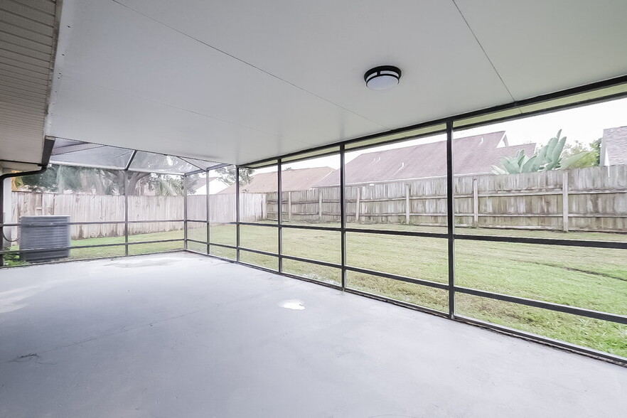 Building Photo - 1111 Tuxford Dr