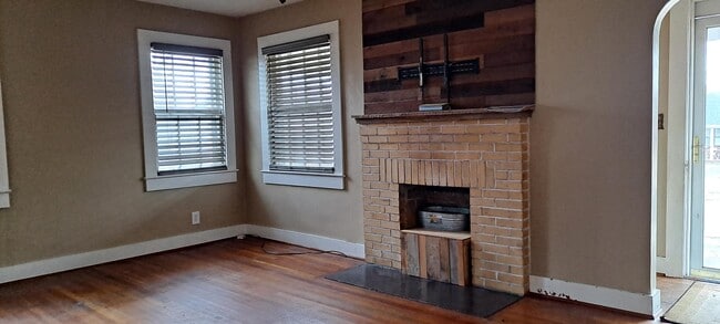 Building Photo - 205 Milner St NE