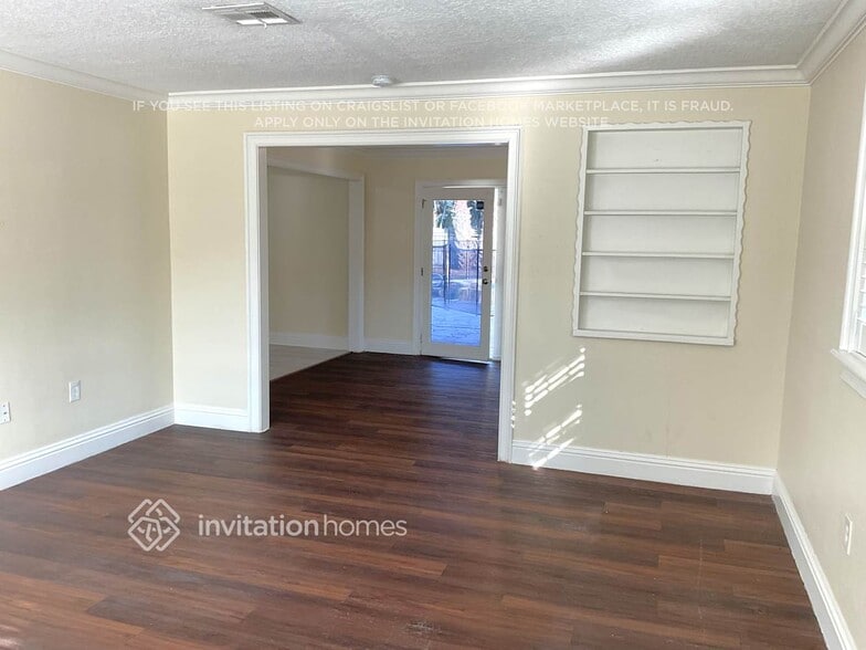 Building Photo - 207 Flamingo Ln