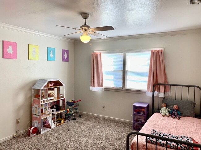 Building Photo - Cute Three Bedroom - Available for Summer/Fall 2026 Prelease!