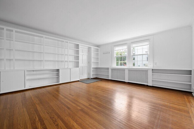 Building Photo - 20 Tenmore Rd