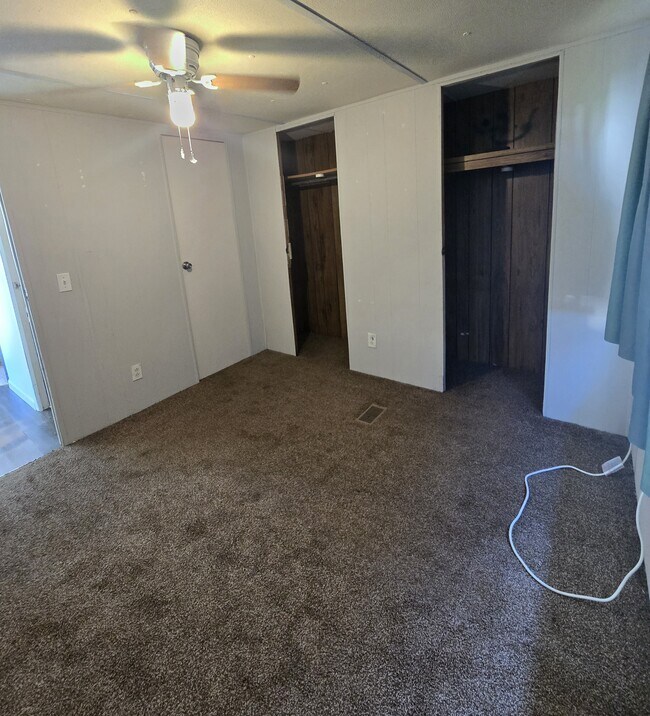 Building Photo - 8827 Deerwood Dr