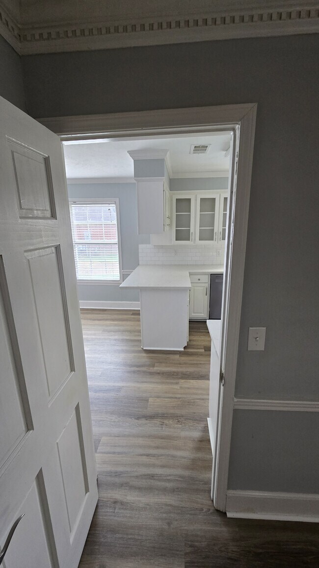Building Photo - 405 Brentwood Dr
