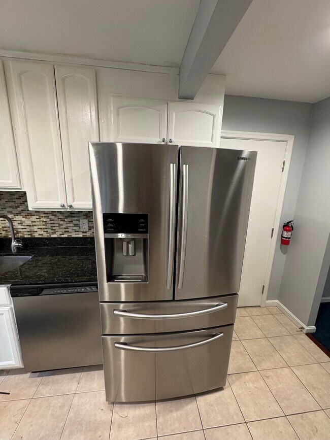 Building Photo - 8407 Finlay Ct