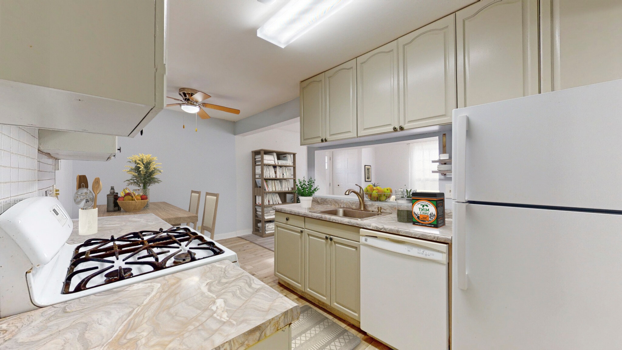 Kitchen / Dining - 368 Farmingdale Cir