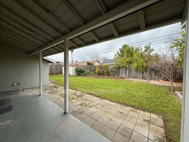 Building Photo - 2013 Edison Ave