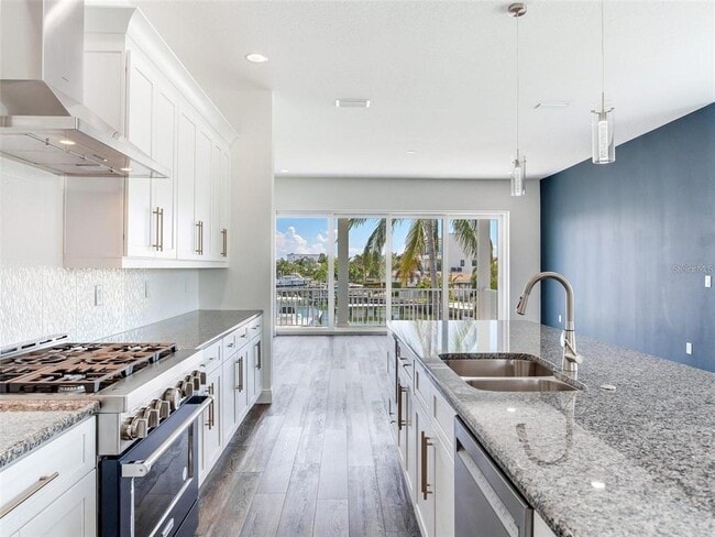 Building Photo - 635 115th Ave