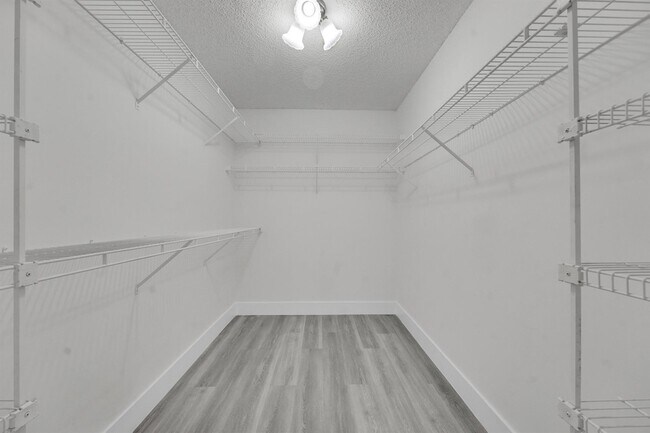 Building Photo - 13048 Meadowbreeze Dr