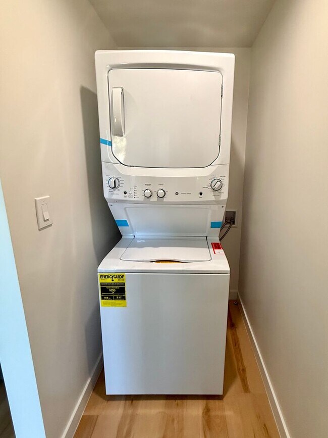 Building Photo - 2922 8th Ave